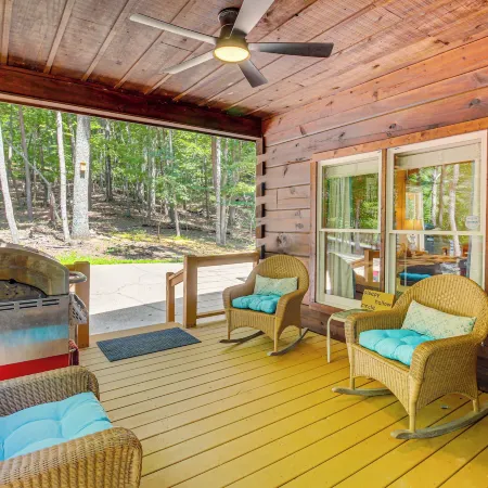North Georgia Cabin w/ Hot Tub & Community Perks!