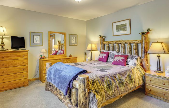 Riverfront Home w/ Hot Tub Near Killington Resort