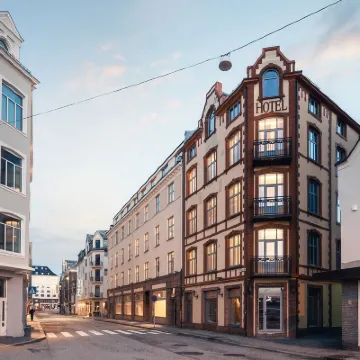 Vander Altona Hotels near Bryggens Museum