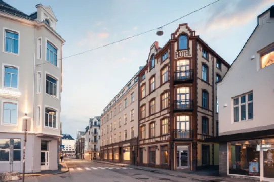 Vander Altona Hotels in 