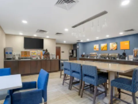 舒適套房酒店 - 近伯克戴爾村 - 亨特斯維爾 亨特斯維爾酒店