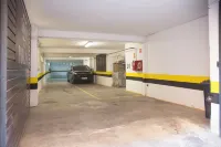Hostal Savoy - parking