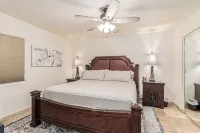 99 Palms Event Venue: Barn, Grass, Pool, Games, 6 Beds