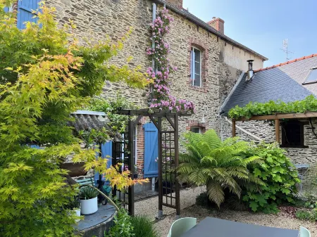 La Maison Отели в г. Жослен