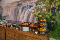 Waterfalls Lodge - breakfast