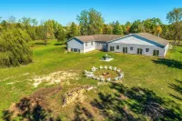 8-acre Bridgman Oasis: Pool, Hot Tub & Game Room