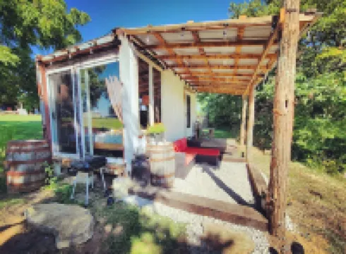 Rustic Container Cabin on Beautiful Farm - Near Ark & Bourbon Trail