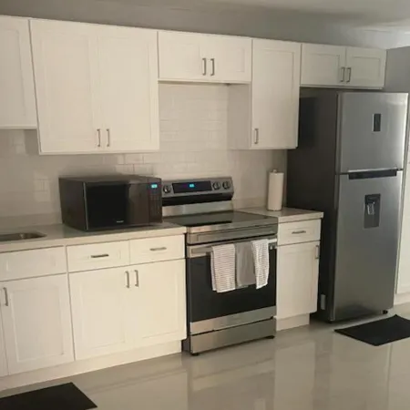 Apartment Sleeps 6 with Pool Access