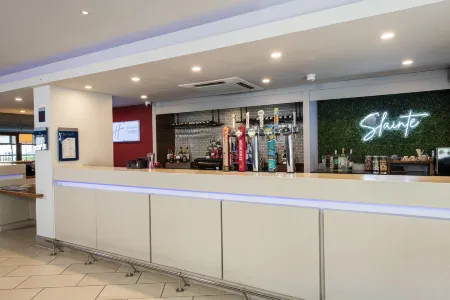 Holiday Inn Express Glasgow Airport Отели в г. Клайдбэнк