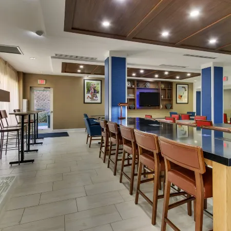 Holiday Inn Express & Suites Columbus - FT Benning Maingate by IHG