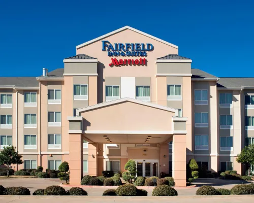 แฟร์ฟิลด์ อินน์แอนด์สวีทส์ เวเธอร์ฟอร์ด โรงแรมในเวเธอร์ฟอร์ด