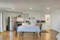 Coastal Room Near Laguna Beach, Close to Shops