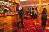 Wai Ora Lakeside Spa Resort - bar
