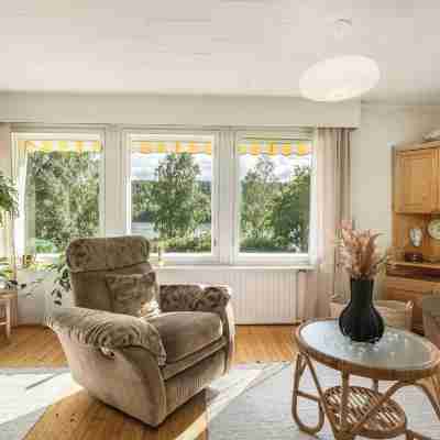 Spacious 3BR House - River View & Sauna Rooms