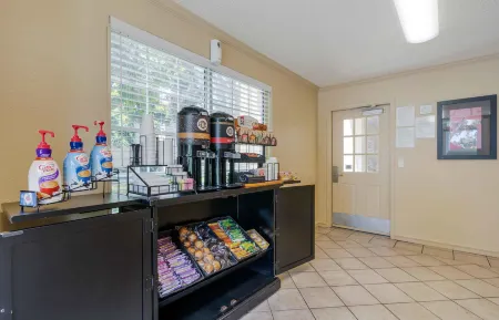 Extended Stay America Suites - San Jose - Sunnyvale Отели рядом с достопримечательностью «Amazon Lab126»