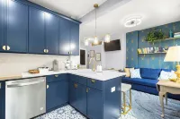 Refined 2Br • Free Parking • Easy Path to NYC