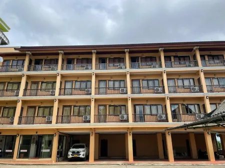 Riverside Houayxay Hotel Отели в г. Хоуисей