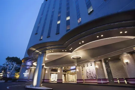 Rembrandt Hotel Oita Отели рядом с достопримечательностью «Mt. Takasaki»