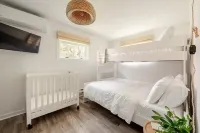 The Greenport Beach Cottage: 3 Min Walk to Beach, 1 mile to Town