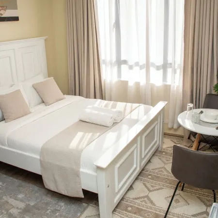 Elegant Comfy 3 Bedroom Apartment