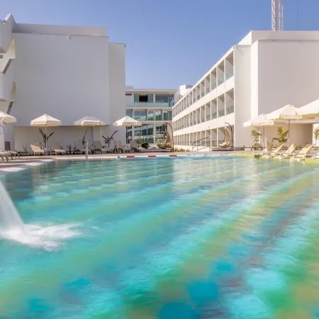 Nicholas Color Hotel