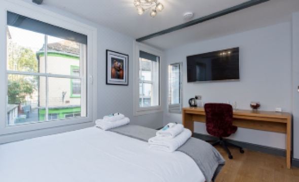 Twenty Hotel and Bar