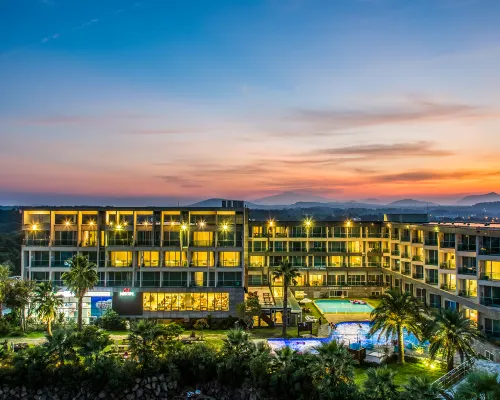 The Four Grace Resort Отели рядом с достопримечательностью «Архитектурный объект Genius Loci»