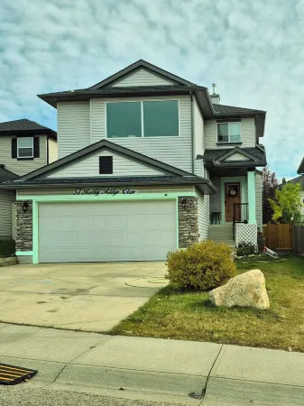 Spacious 2-Bedroom Suite w/ Sauna, Pool & Mountain Views