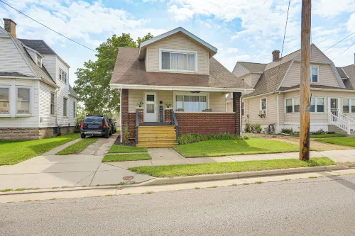 1 Mi to Cedar Point: Family Getaway w/ Porch! - Homestays