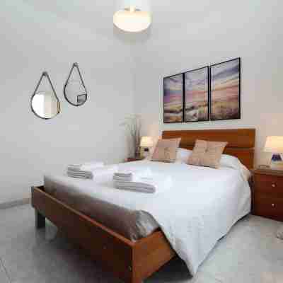 B37 - Central City Door Apartment Rooms