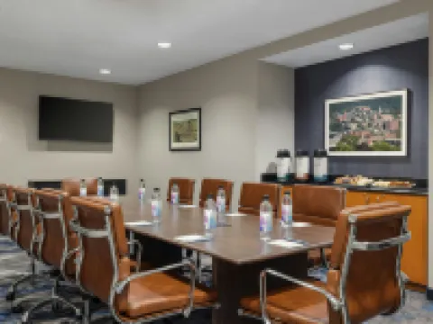 Fairfield Inn & Suites Cumberland Hotels in Cumberland