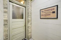 Saugatuck Loft in 'Historic Butler Street Lofts - Parkplatz