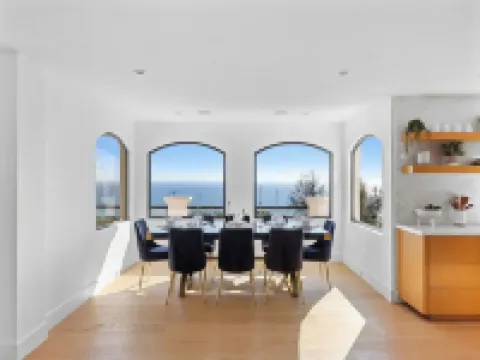 ヴィラ コステラ - ツリーラインド トランクイリティ: 3 レベル エンターテイナーズ ドリーム