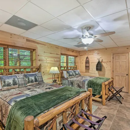 Lavish Hiawassee Cabin - Great for Families!