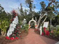 Charming Longboat Key Bungalow Minutes from Beaches, Restaurants, Parks Hotels in Longboat Key