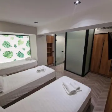 Tirana Room Rentals Hotels near Checkpoint