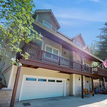 Walk to Lake Arrowhead! Family Home w/ Games