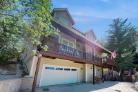 Walk to Lake Arrowhead! Family Home w/ Games