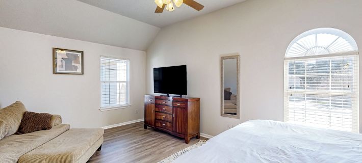 3 Mi to Downtown Conroe: Updated Townhome w/ Yard Hotels in Conroe