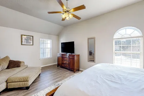 3 Mi to Downtown Conroe: Updated Townhome w/ Yard - بيت ضيافة