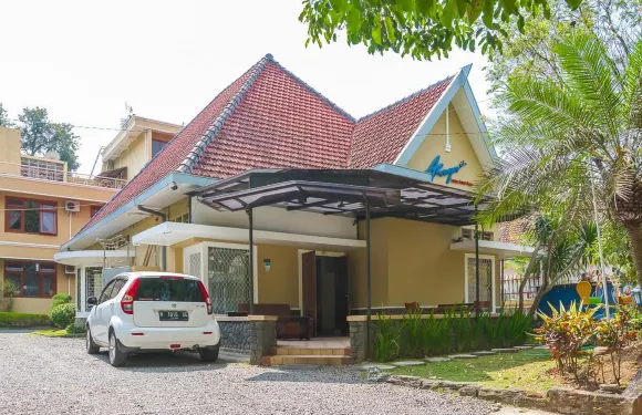 紅多茲Plus酒店-近布拉維加亞博物館