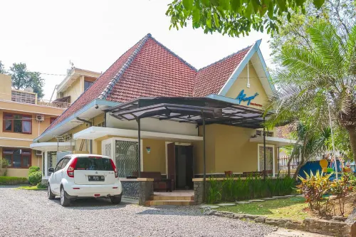 RedDoorz Plus Near Brawijaya Museum