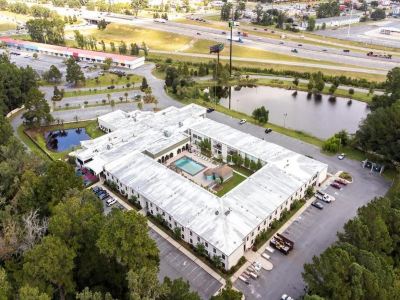 Cottonwood Suites Savannah Hotel & Conference Center