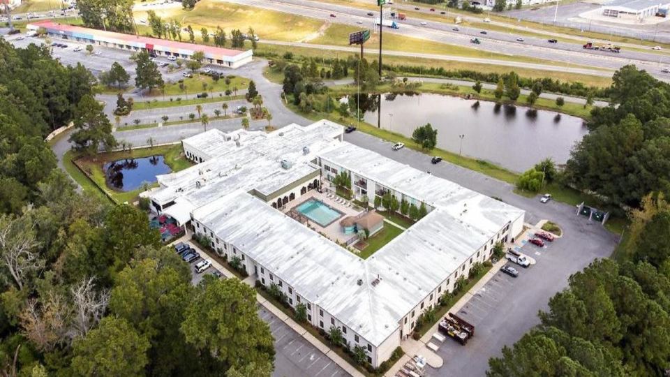 Cottonwood Suites Savannah Hotel & Conference Center
