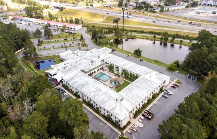 Cottonwood Suites Savannah Hotel & Conference Center