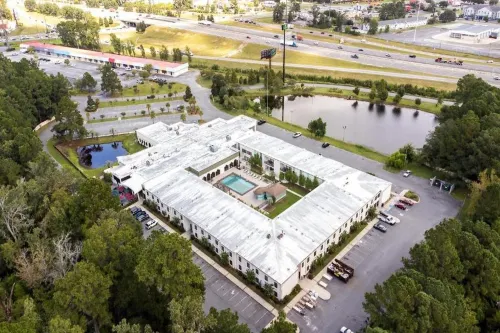 Cottonwood Suites Savannah Hotel & Conference Center - Pools