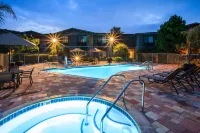 Holiday Inn Express & Suites CARPINTERIA by IHG - Bathtub