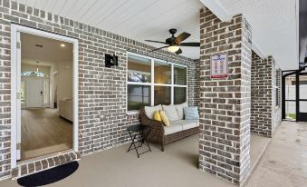 Modern 4BR Retreat Near Beach Heated Pool