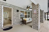 現代四卧室靠近海灘的帶加熱泳池的度假屋