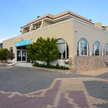 Sacallis Inn Beach Hotel